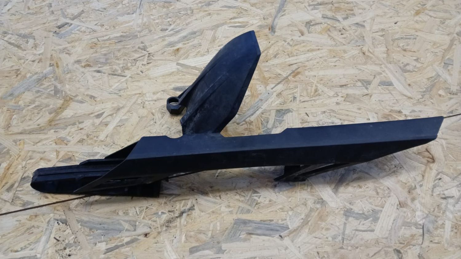 Kettenschutz und Kettengleiter KTM Duke 125 (17-20) 93004060100 90104066310