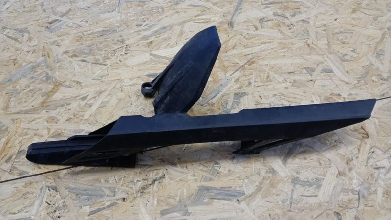 Kettenschutz und Kettengleiter KTM Duke 125 (17-20) 93004060100 90104066310