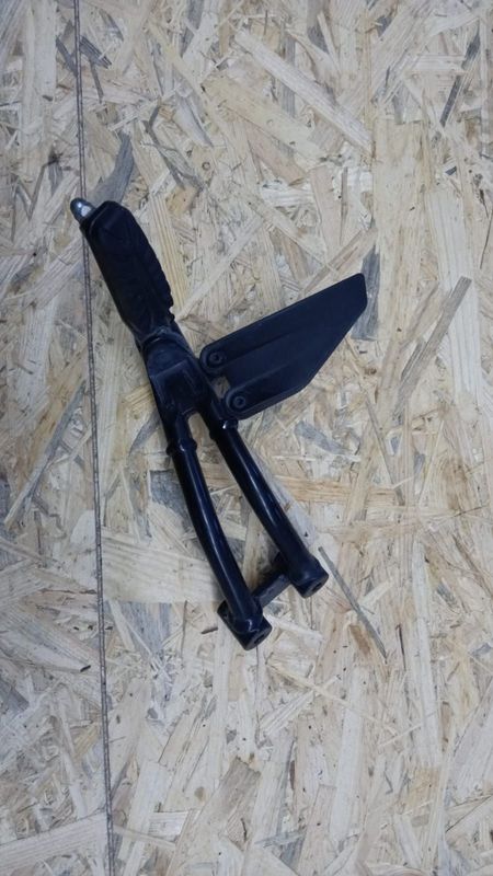 Fußrastenträger Soziusfußraste rechts KTM Duke 125 (17-20)