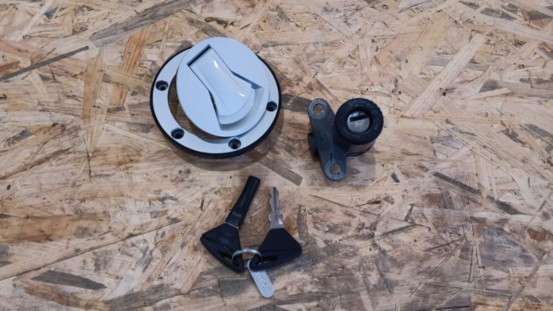 Schlosssatz Aprilia RS 125 899542 2B009073, gebraucht Tankdeckel Zündschloss