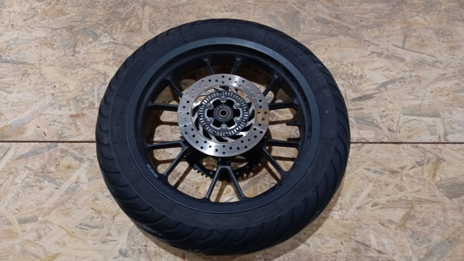 Hinterrad 867339 Aprilia RS 125 , gebraucht (mit Bremsscheibe, Kettenrad, Reifen)