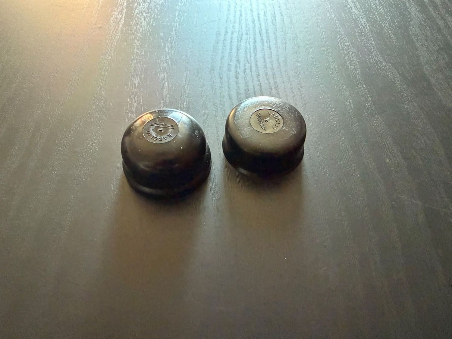 Satz Schutzkappen Schwingenlagerbolzen