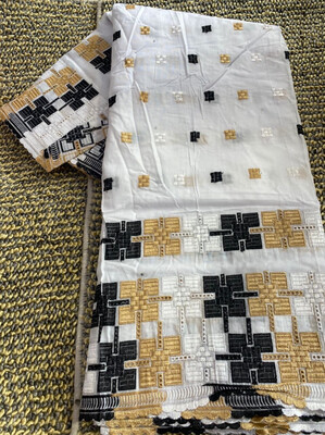Avec Mam Bacine voile brodé paquet de 5yard  en gros et détails 

- Livraison possible sous 24h
    772009428