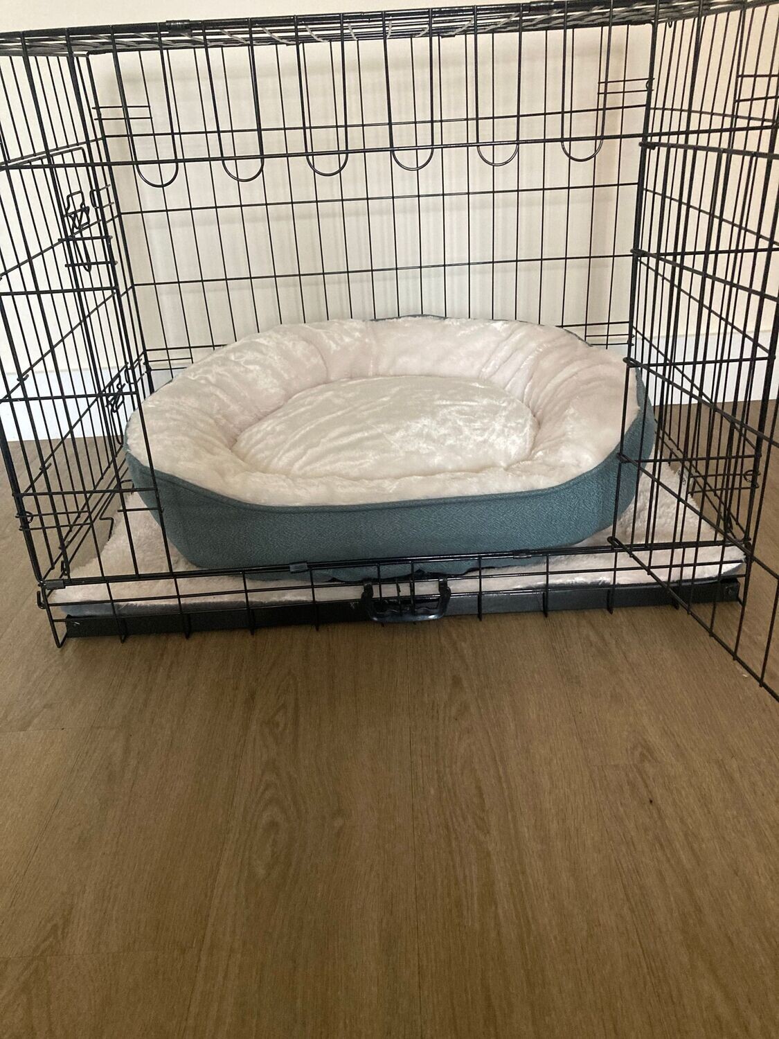 Large Dog Crate, Mat & Dream Paws High Side Bed M/L