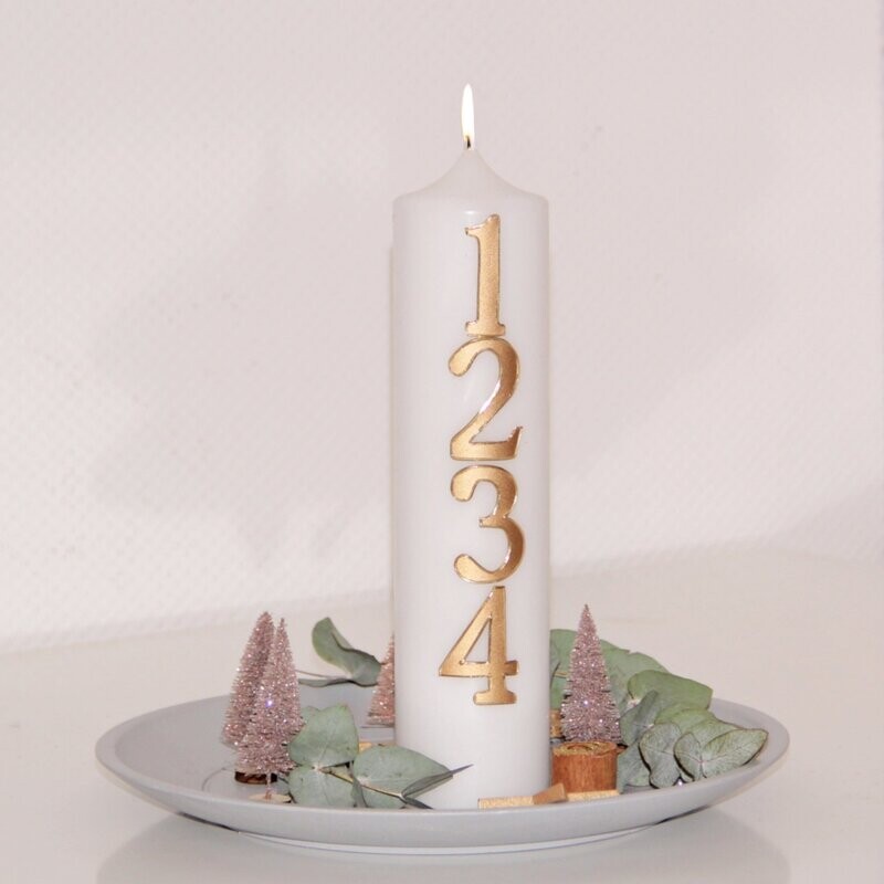 Adventskerze mit goldenen Zahlen Adventskerze mit goldenen Zahlen