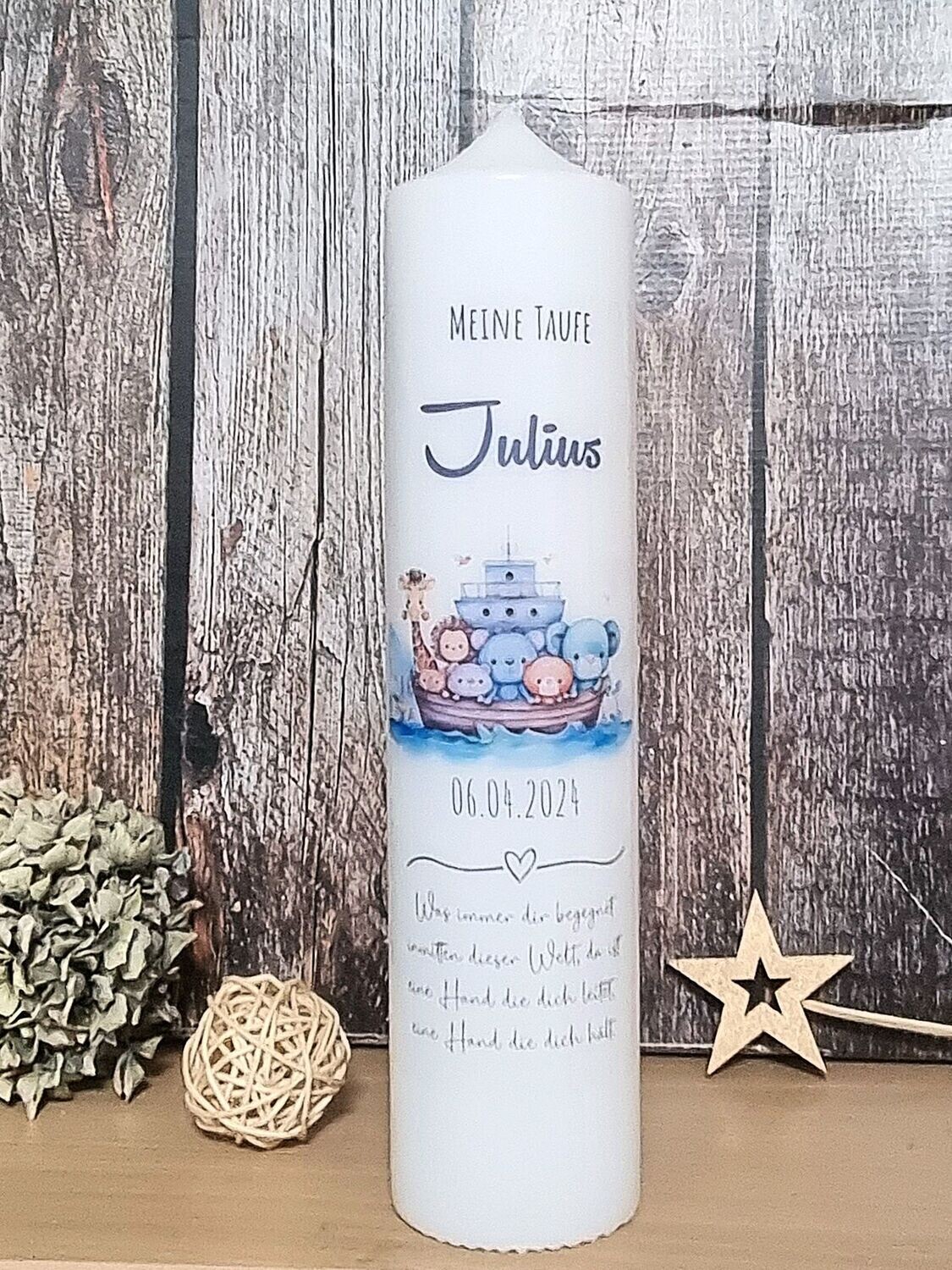 Taufkerze, Kommunionkerze Arche Noah " Julius" für Mädchen & Jungen, mit Name und Datum beschriftet.