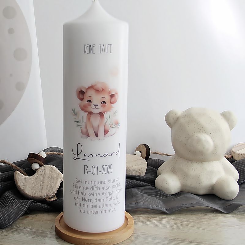 Taufkerze Löwe - Leonard- Personalisierte Taufkerze für Mädchen und Jungen, Naturfarben, mit Name Datum und Spruch