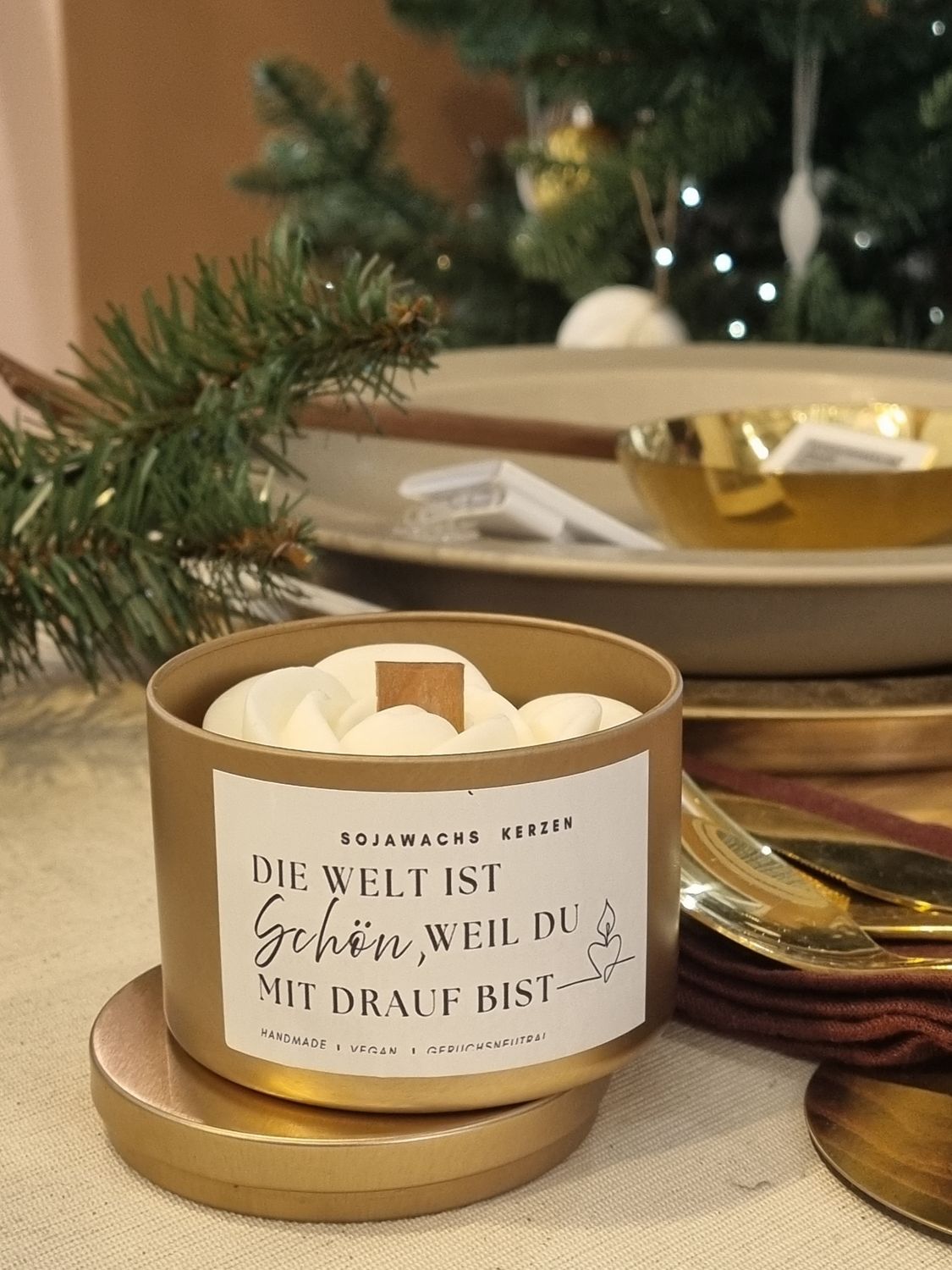 Duftkerze Duftkerze "Die Welt ist schön, weil du mit drauf bist" | Duftkerze mit "Wunschtext" | Geschenk Freundin Geburtstag Weihnachte