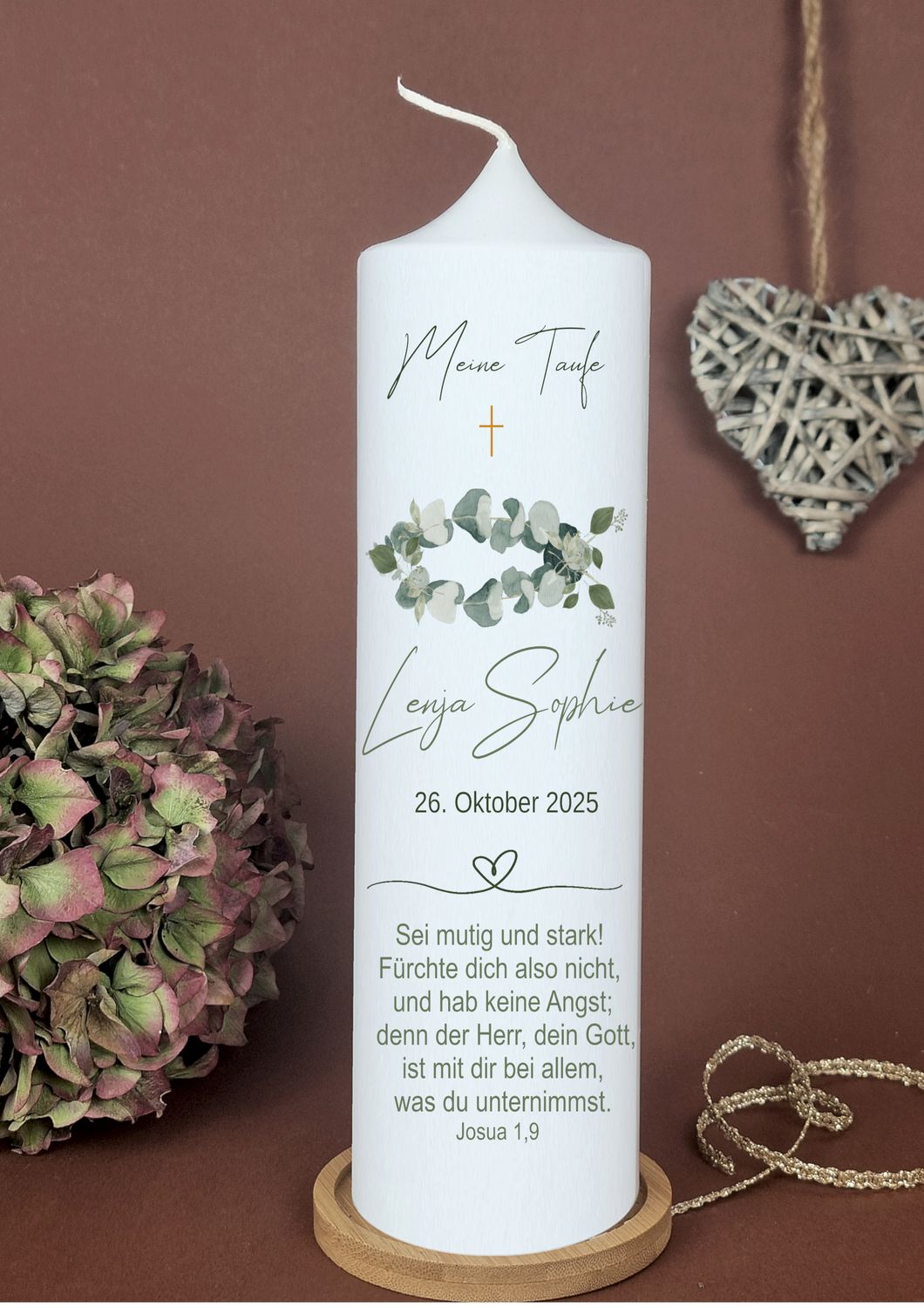 Tauf- & Kommunionkerze Eukalyptus-Fisch – Modernes Design Taufkerze Kommunionkerze Eukalyptus Fisch, personalisiert mit Name, Datum und Spruch