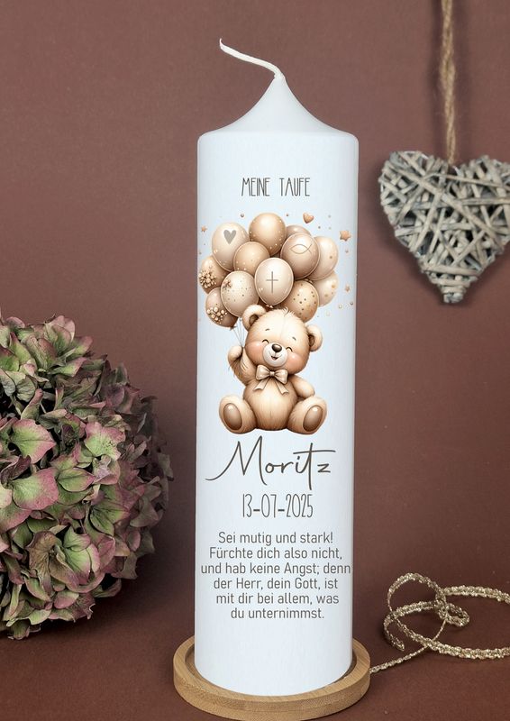 Taufkerze Bär mit Luftballons – Personalisierte Kerze in Naturfarben