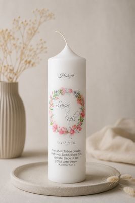 Hochzeitskerze Blumenkranz - personalisiert mit Namen, Datum und Trauspruch Hochzeitskerze Blumenkranz - personalisiert mit Namen, Datum und Trauspruch