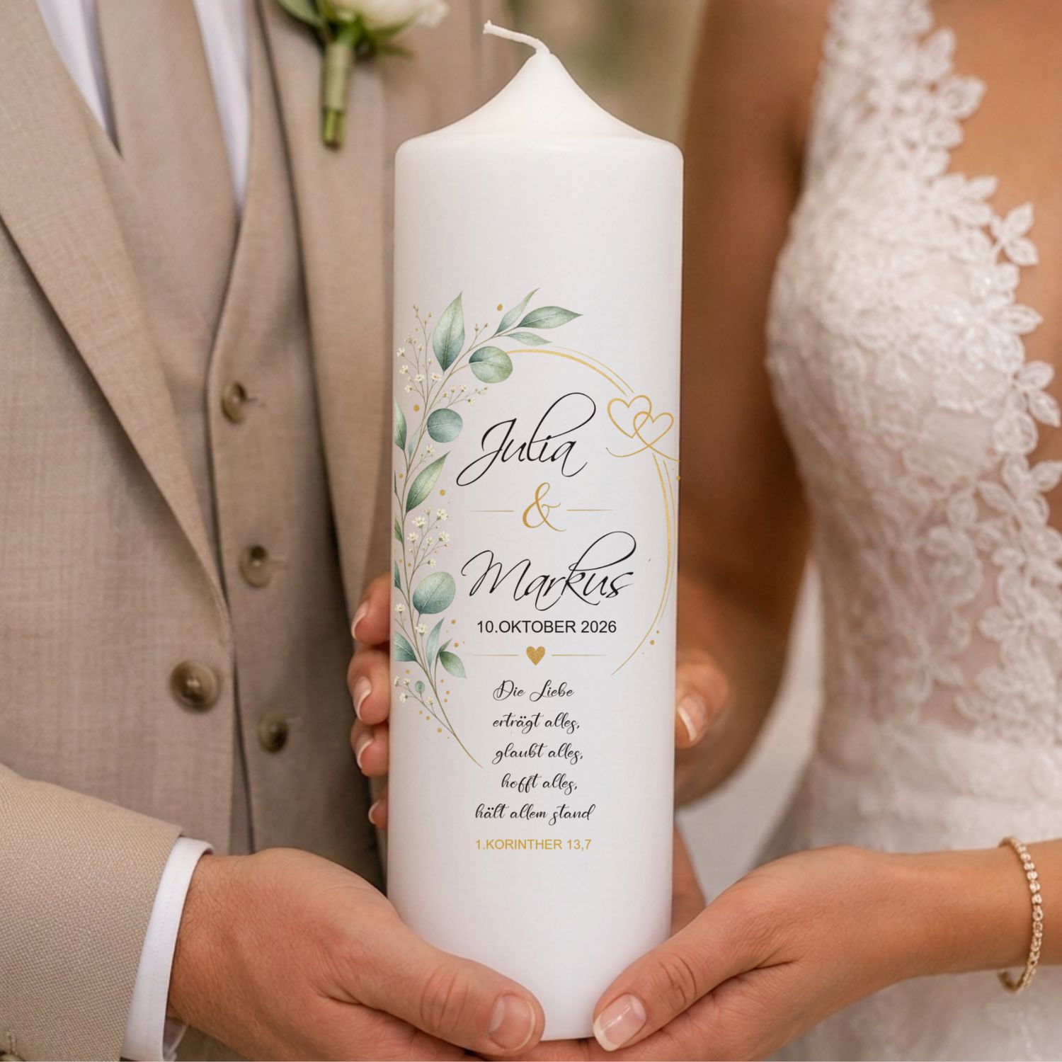 Hochzeitskerze - Eukalyptus, Herz, 25 x 7 cm / Personalisiet mit Namen, Hochzeitsdatum & Trauspruch / Traukerze Hochzeitskerze - Eukalyptus, Herz, 25 x 7 cm / Personalisiet mit Namen, Hochzeitsdatum & Trauspruch / Traukerze