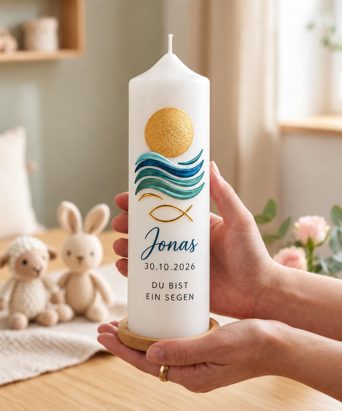 Personalisierte Taufkerze Personalisierte Taufkerze "Jonas'" mit Name & Datum – Sonne, Wellen und Fisch in Goldoptik und Türkis – „Du bist ein Segen“