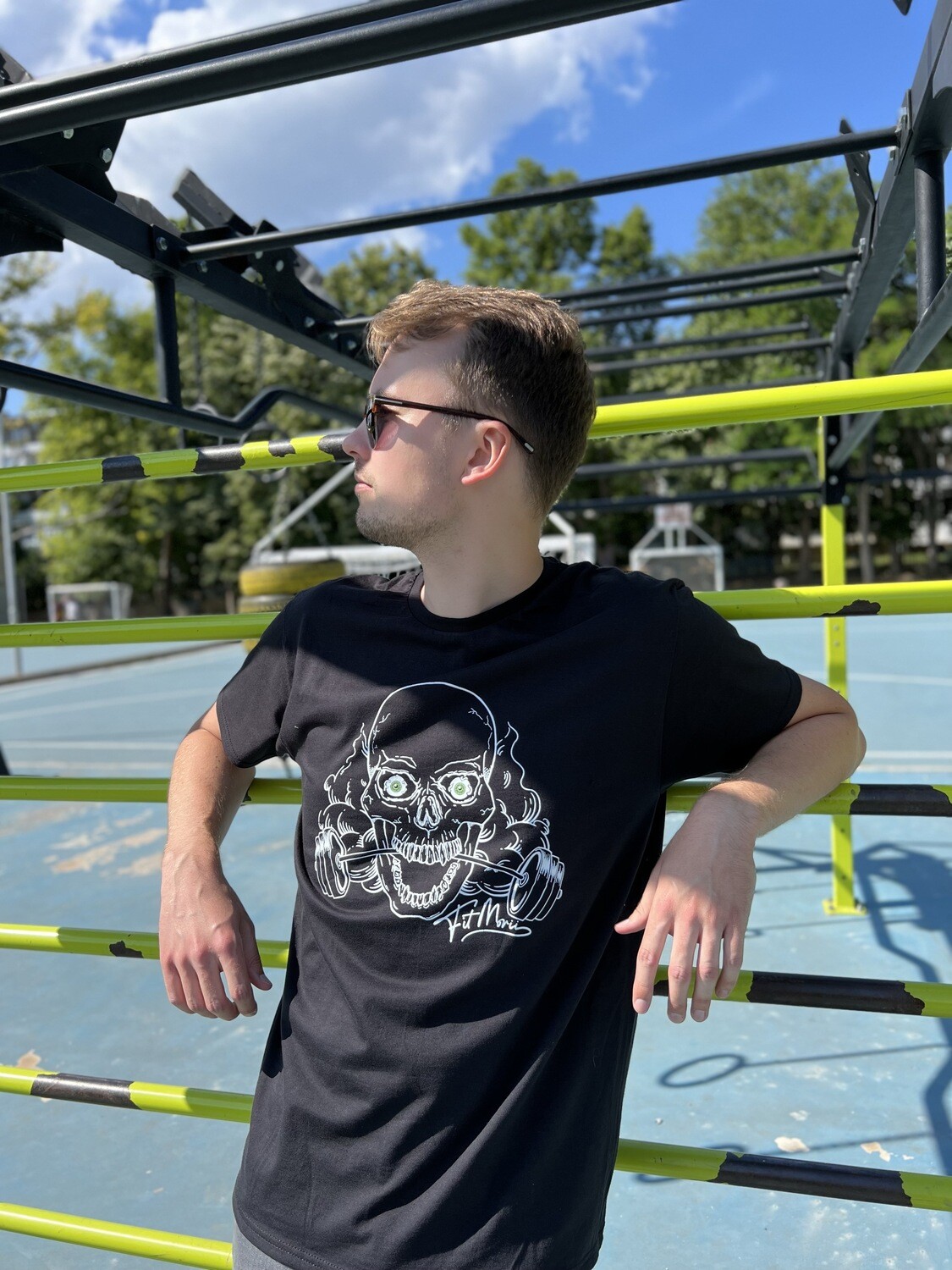 [Size = Medium] Skullie T-Shirt