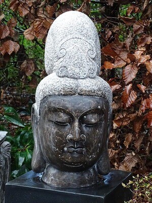 Tête de Kwan Yin en granit 50 cm