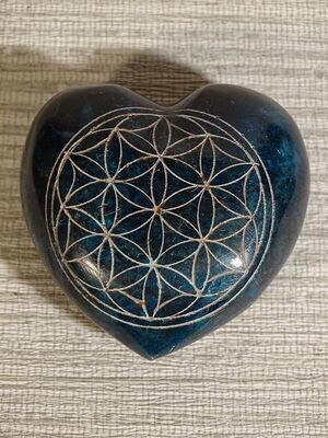 Cœur en pierre bleue décor fleur de vie