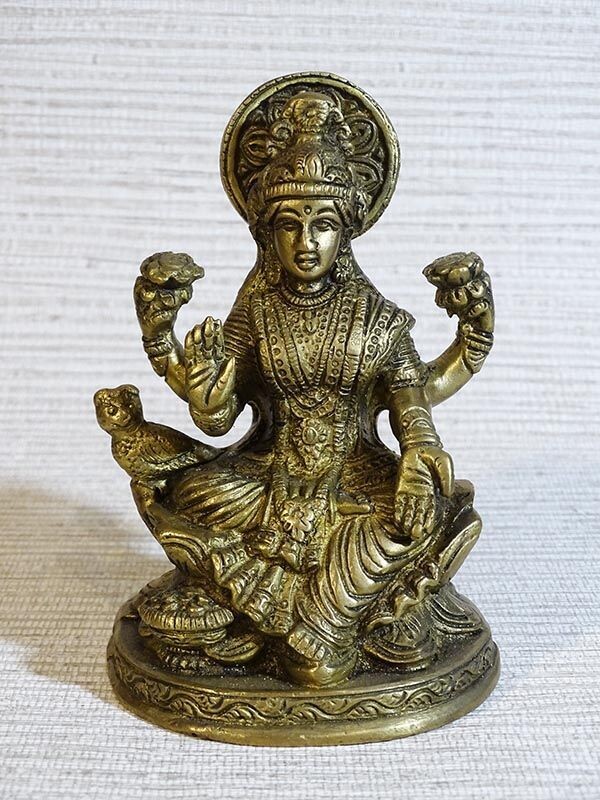 Lakshmi en laiton patiné 12,5 cm