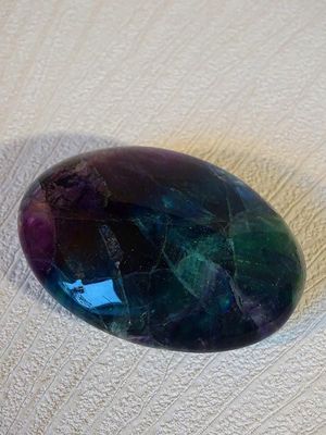 Galet de Fluorite de 137 grammes Galet de Fluorite de 137 grammes