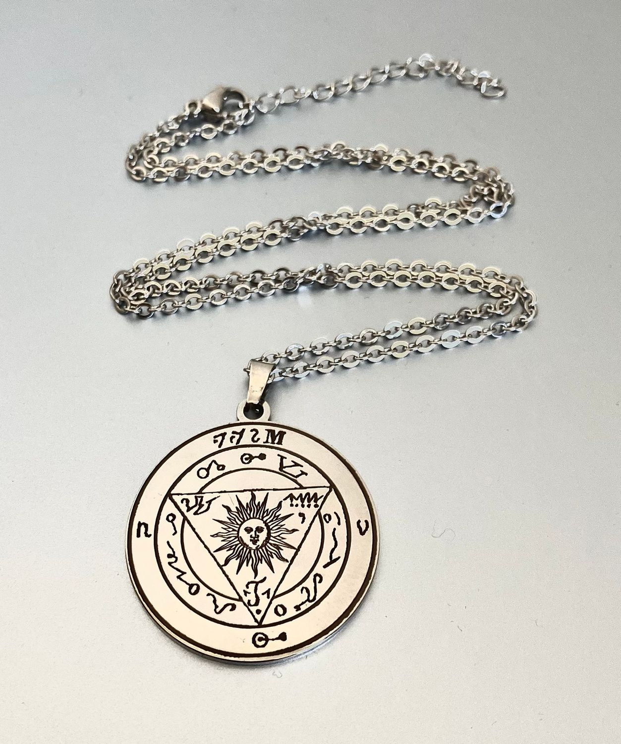 Black pullet talisman necklace to controll spirits