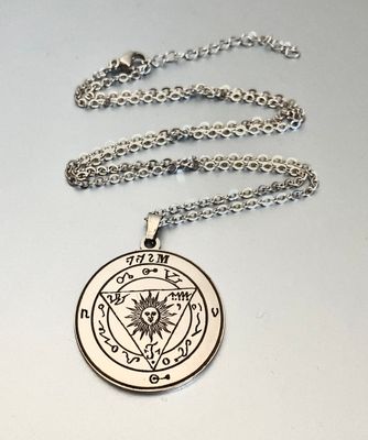Black pullet talisman necklace to controll spirits