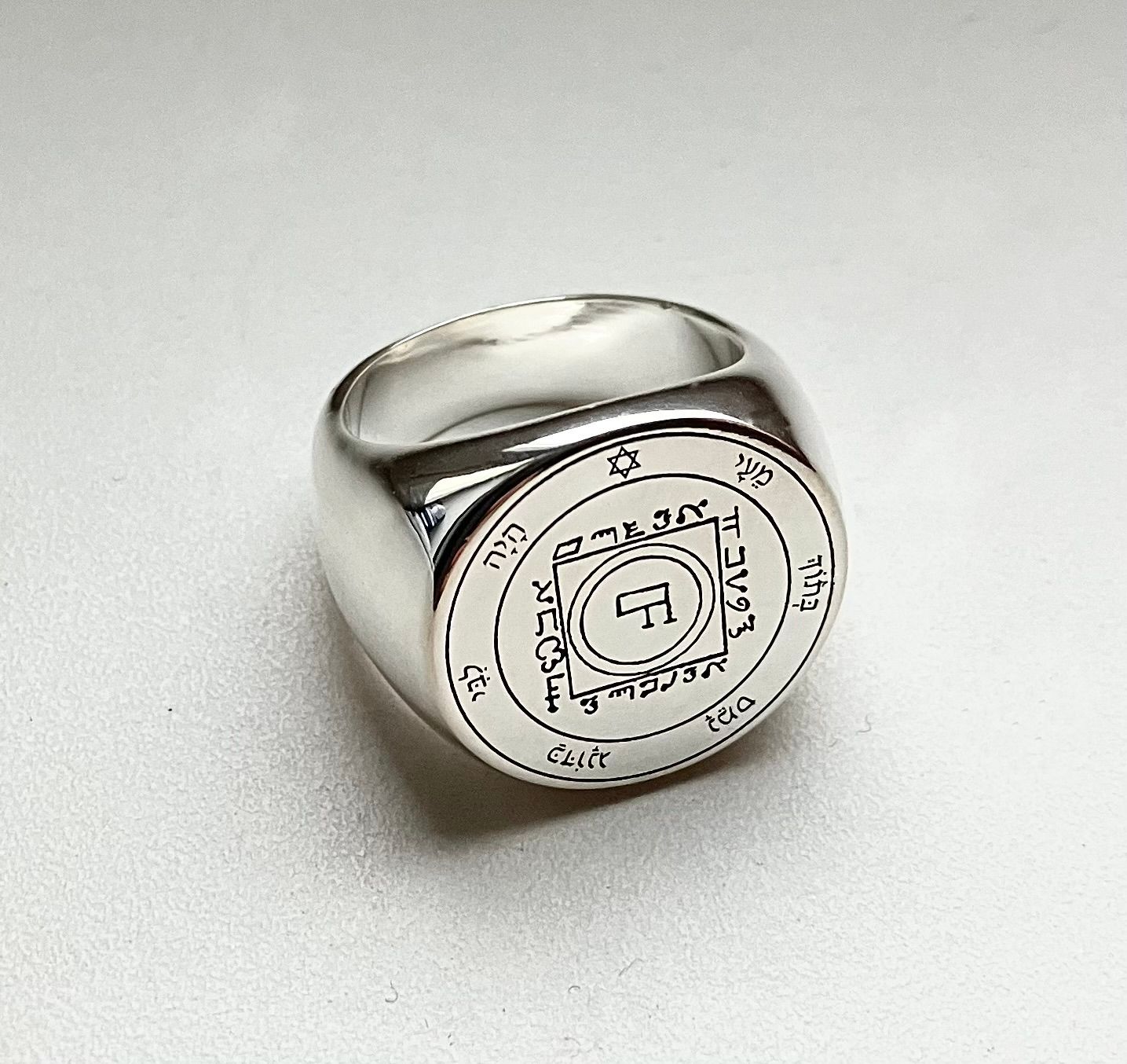 Fifth Pentacle of Venus ring seal of Solomon