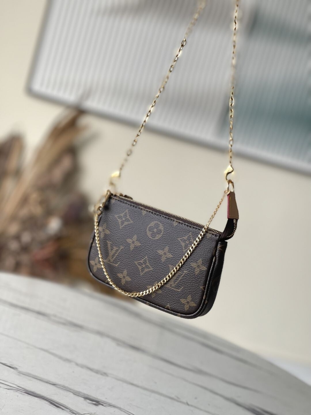 Mini Pochette Accessoires On Chain