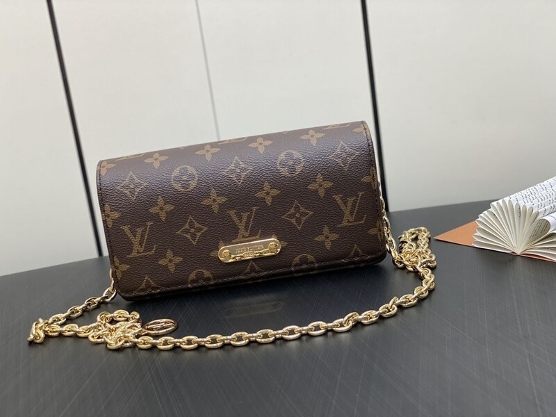 Wallet On A Chain Lily