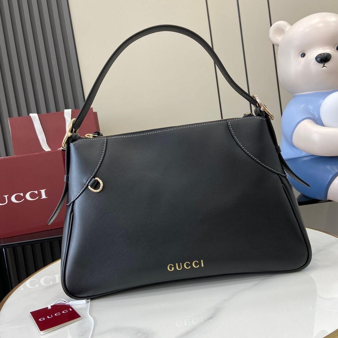GG Emblem Medium Shoulder Bag