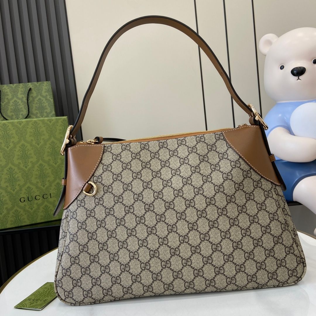 GG Emblem Medium Shoulder Bag