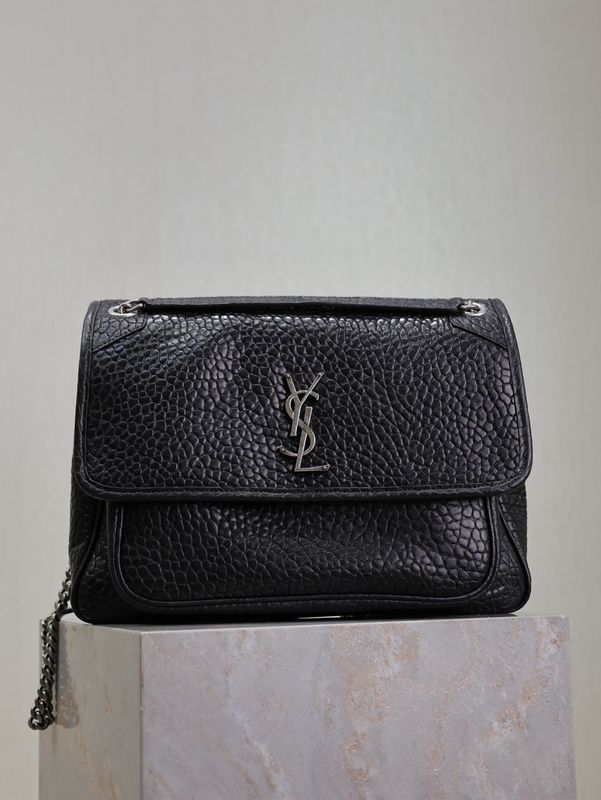Niki Large in Grained Leather