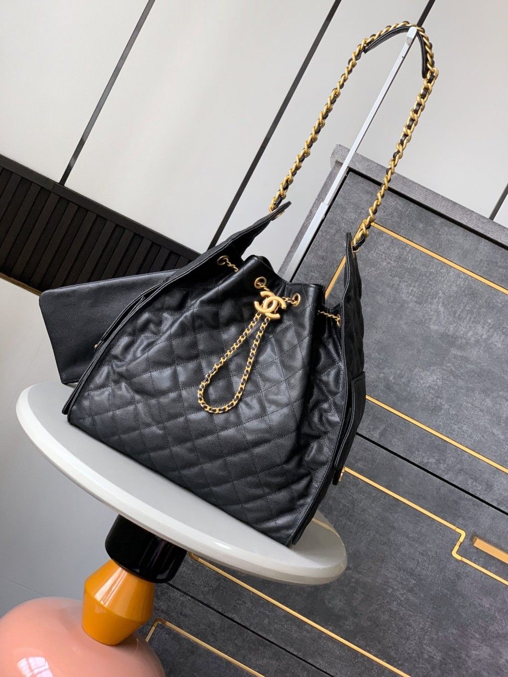 25 Medium Handbag