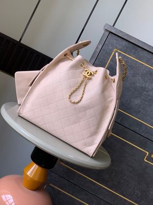 25 Medium Handbag