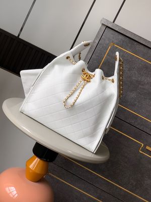 25 Medium Handbag