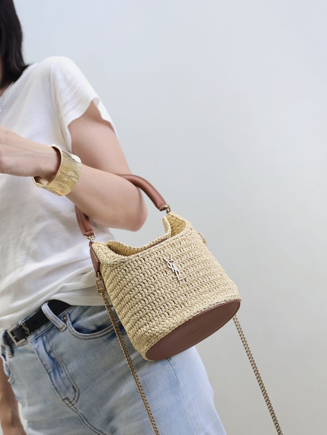 Gaby Bucket Bag in Raffia