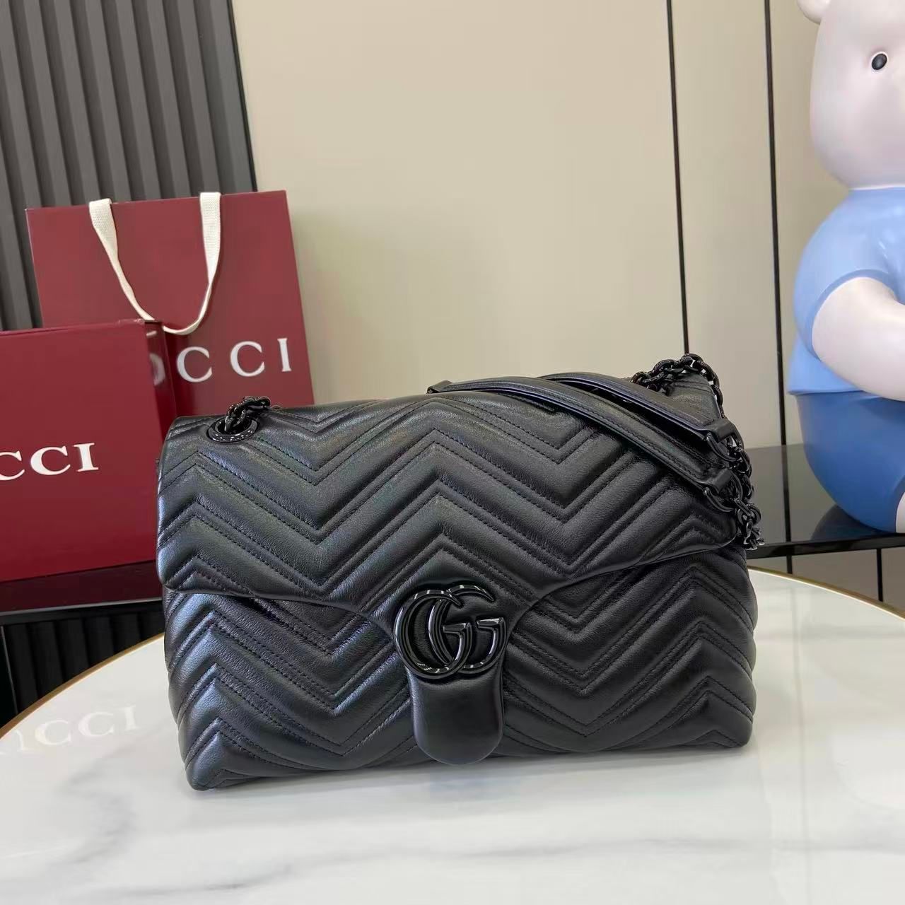 GG Marmont Medium Shoulder Bag