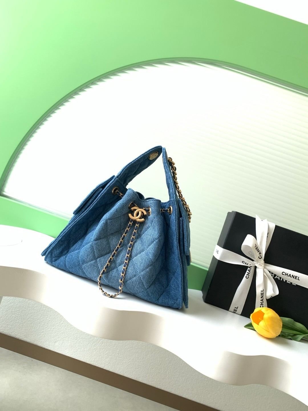 25 Medium Handbag