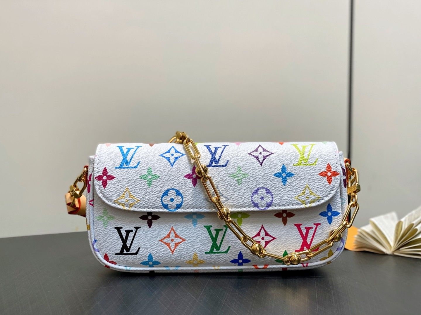 Lv x TM Wallet On A Chain Ivy