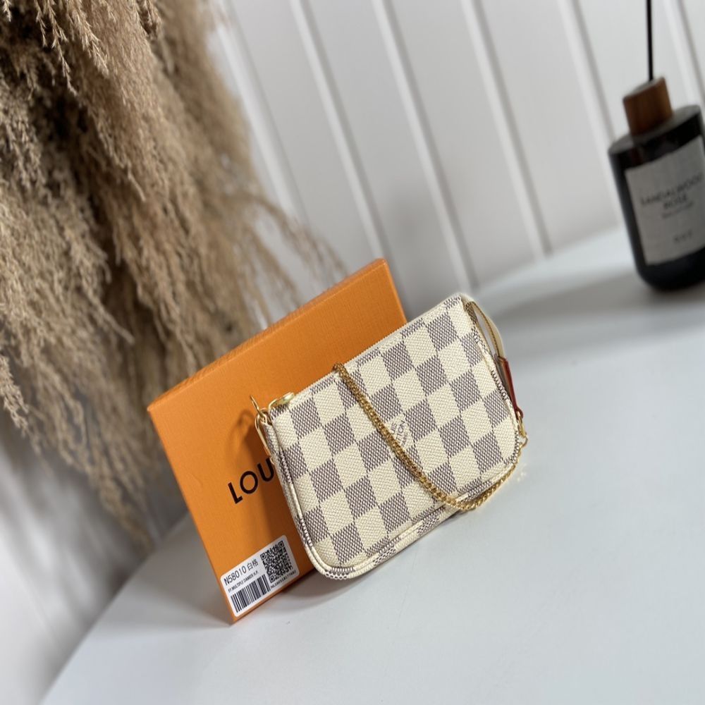 Mini Pochette Accessoires On Chain