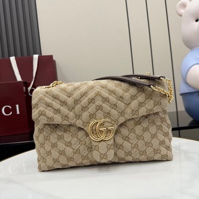 GG Marmont Medium Shoulder Bag