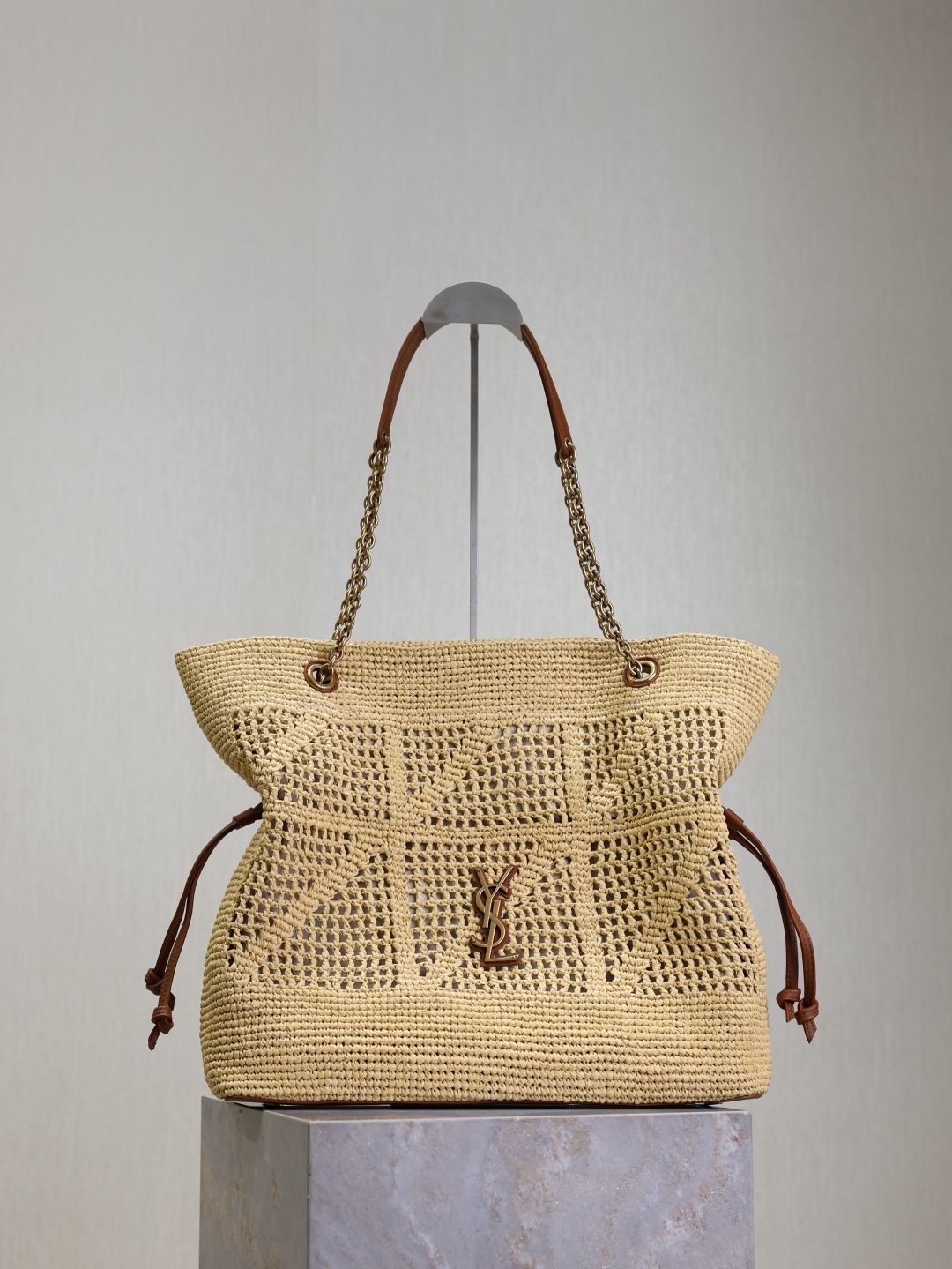 Jamie Shopping in Raffia
