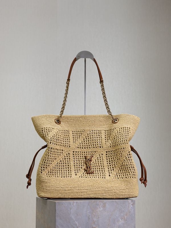Jamie Shopping in Raffia