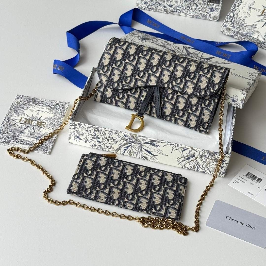 Small Saddle Pouch with Chain