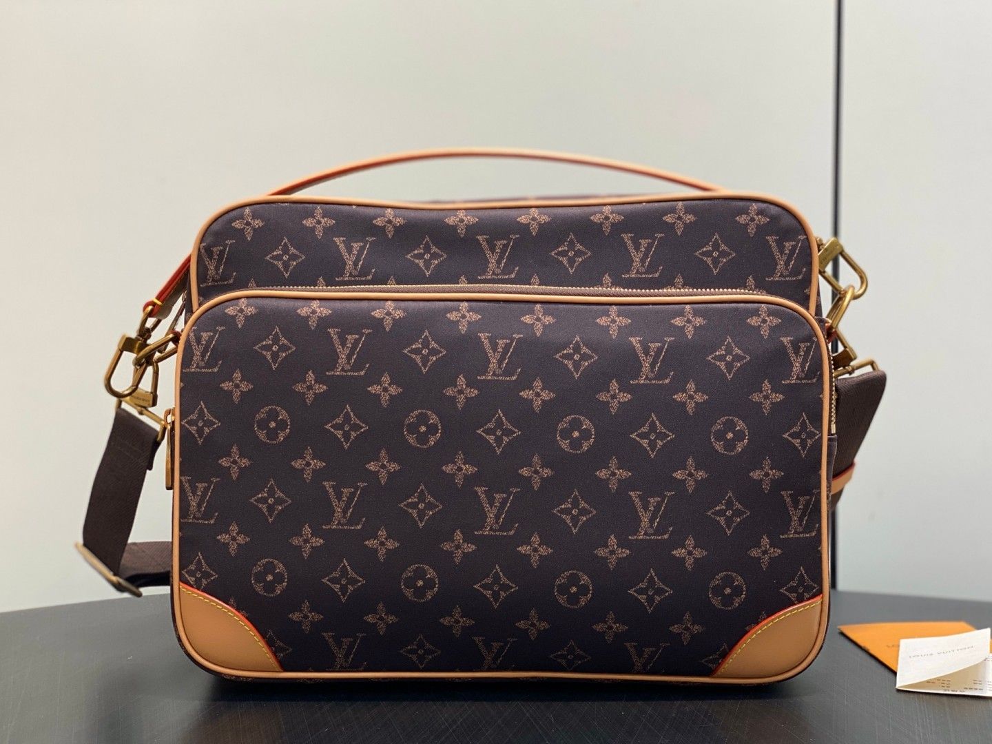 Nil XL in Silk Tech
