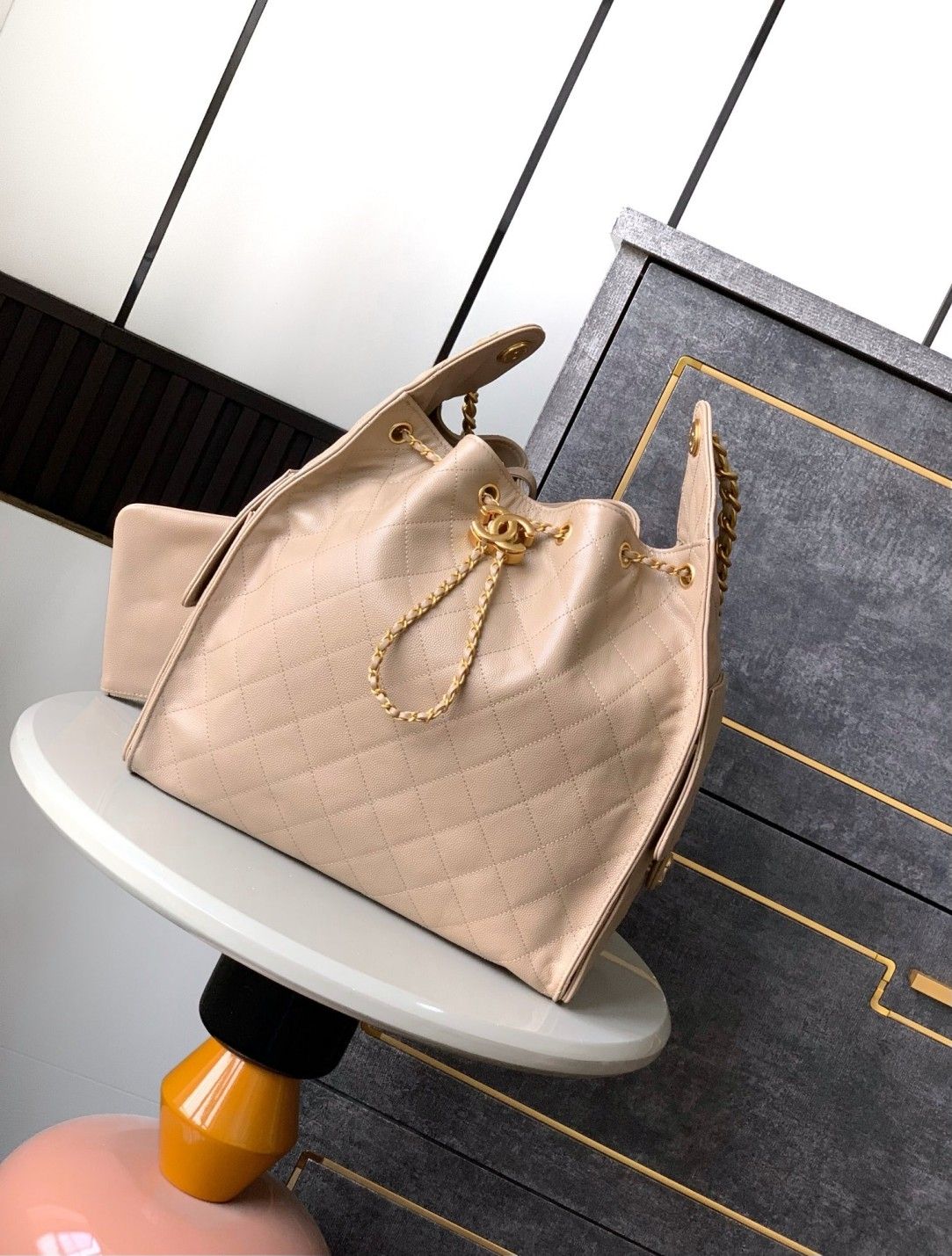 25 Medium Handbag