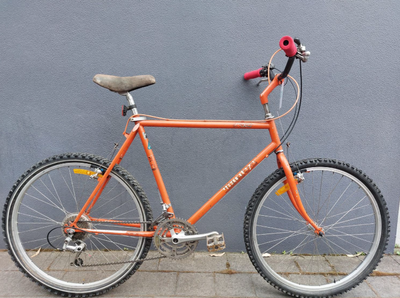 Medium Mountain Bikes