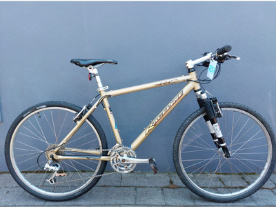 Medium Hybrid Bikes