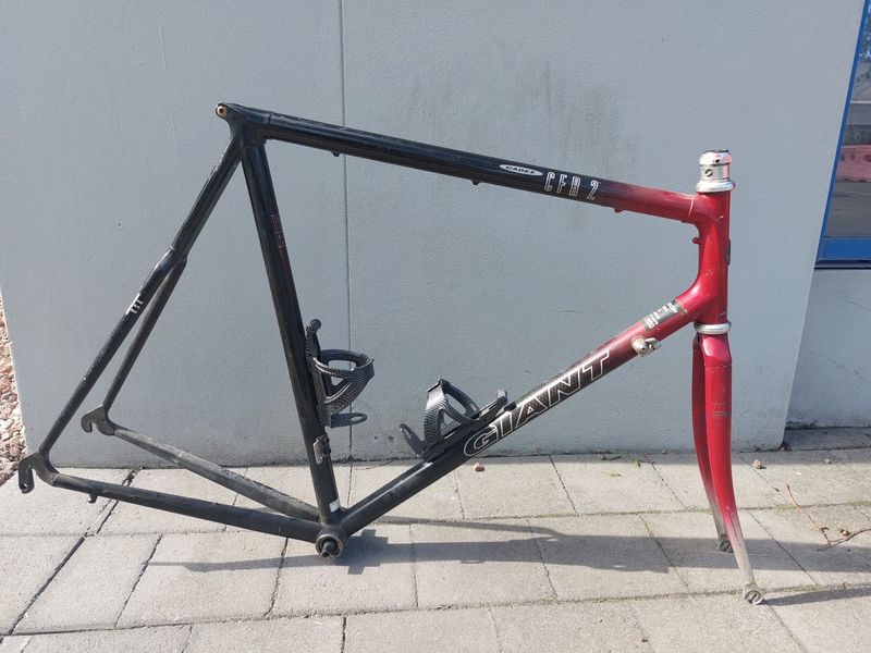 61cm  GIANT ROAD BIKE FRAME