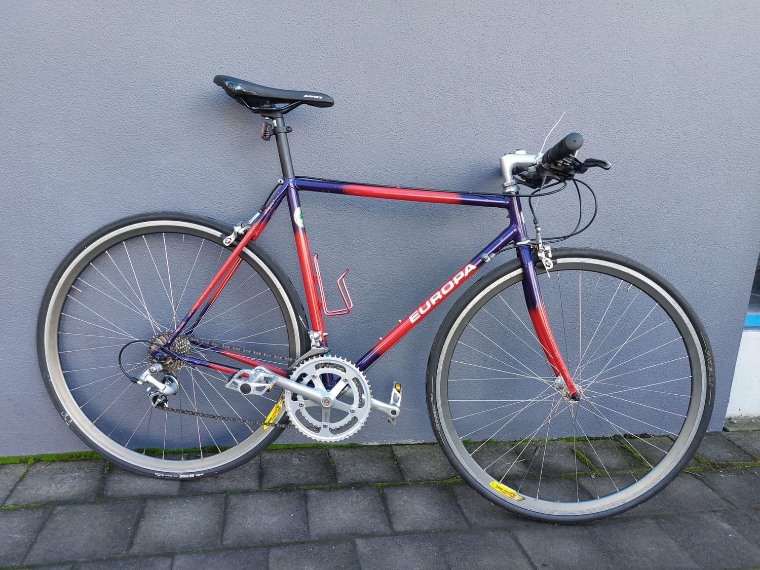 M - Hybrid - Europa no model