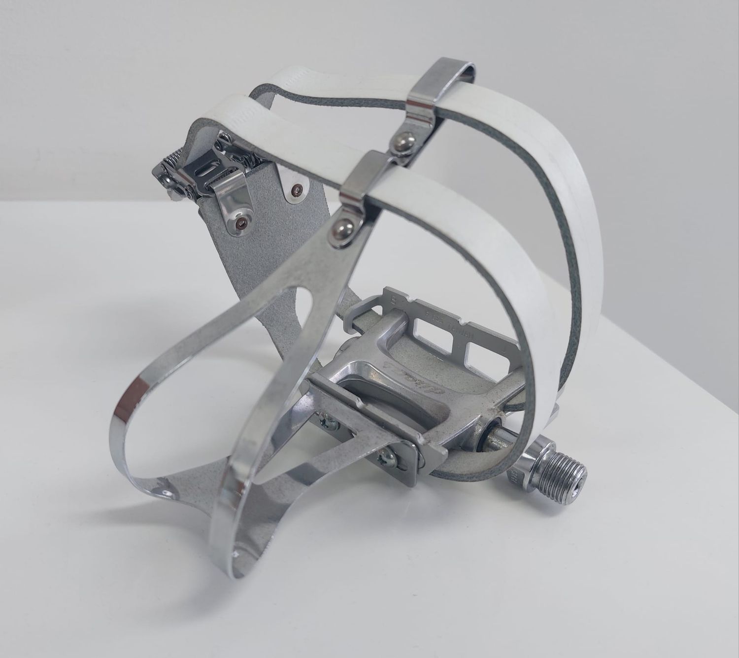 DUCAS pedal with clip and leather strap