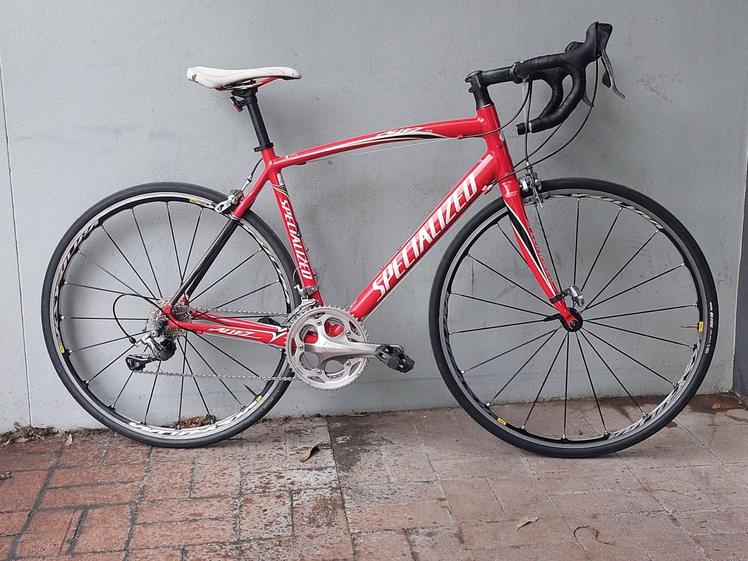 Really Special - Road Bike Large - Specialized Allez Elite